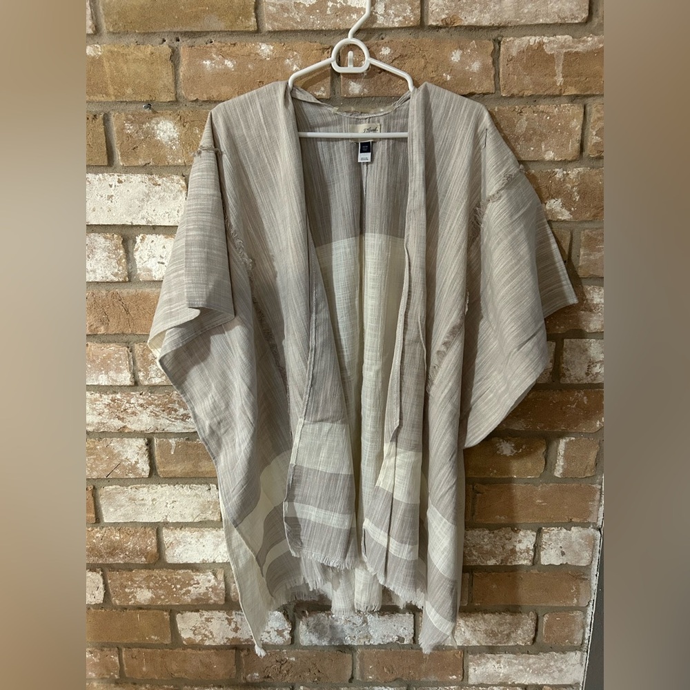 Universal Thread Light Gray Open Poncho